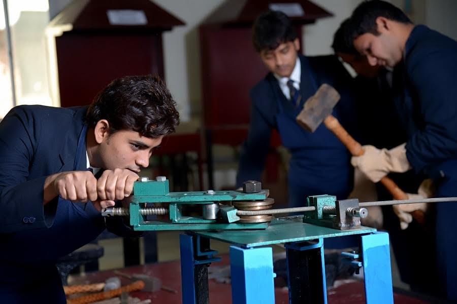 Mangalmay Institute of Engineering and Technology Greater Noida Laboratory photo 8